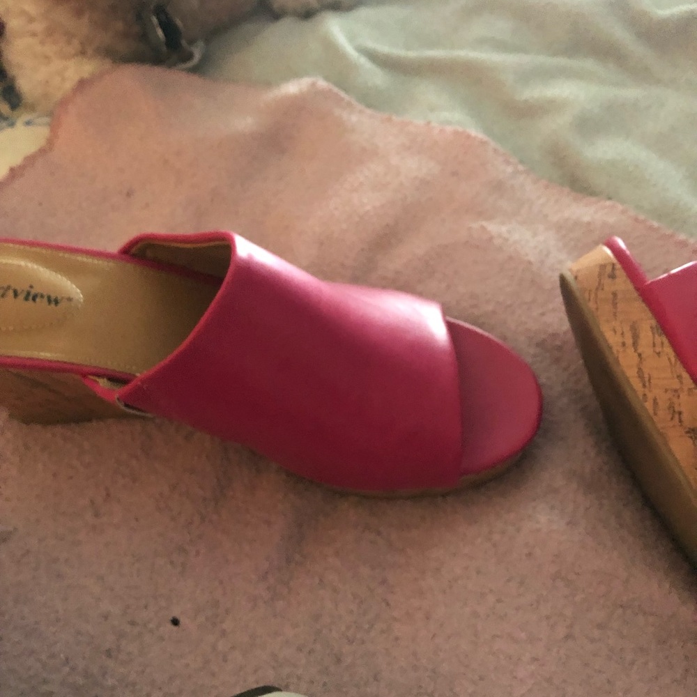 Shoes. - Picture 4 of 8